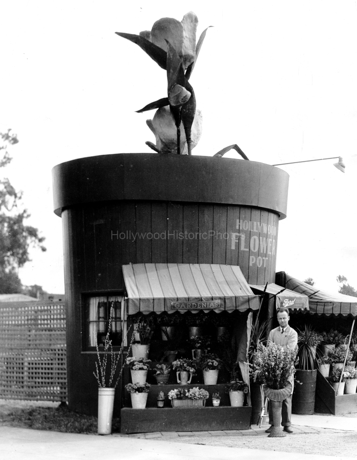 Hollywood Flower Pot 1931 Hollywood Blvd. wm.jpg